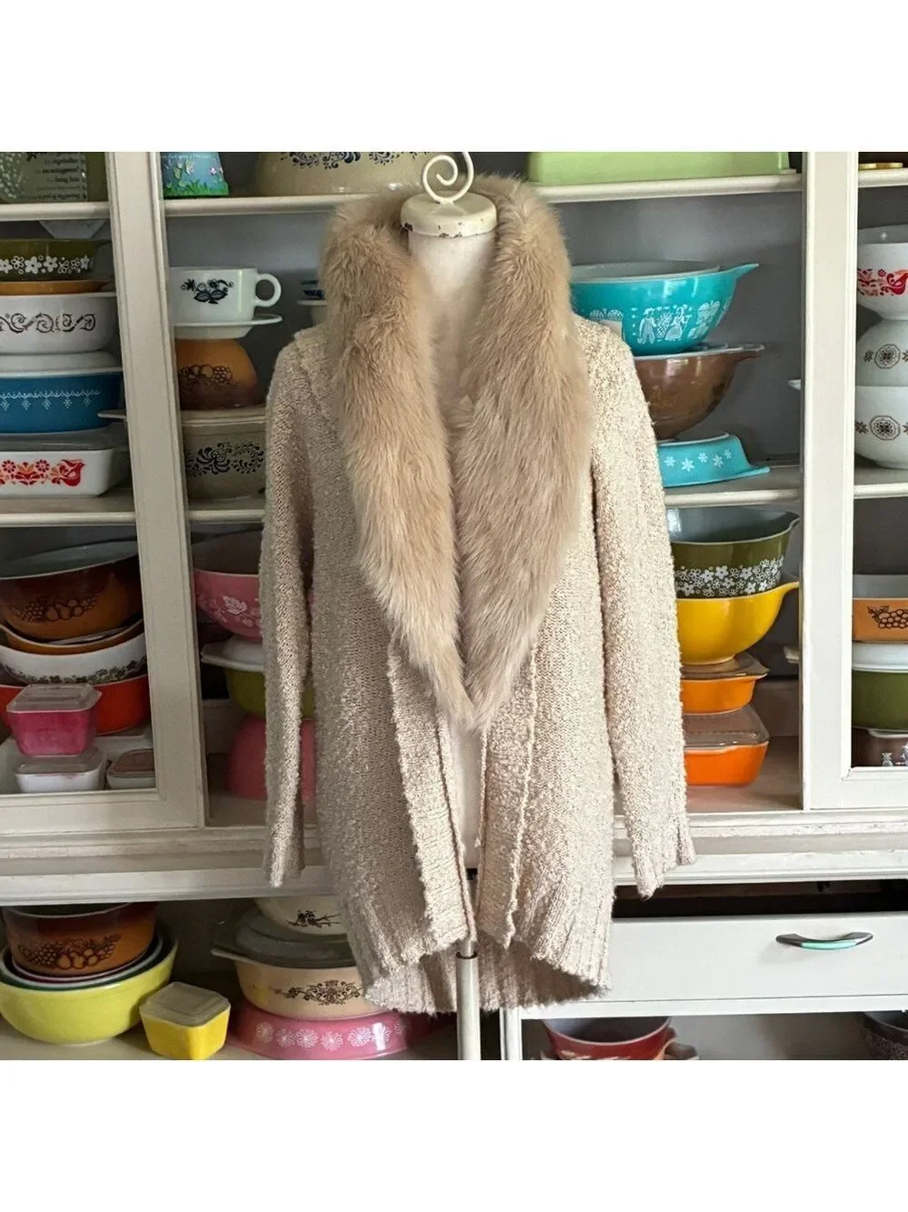 Guess Turning Heads in Hollywood Faux Fur Collar Sweater in Cream - Size Large